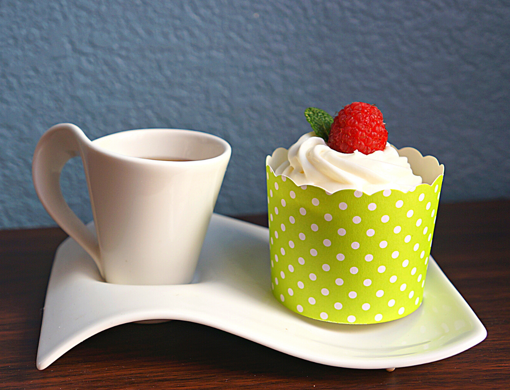 50 Large Lime Green Polka Dot Bake-In-Cups (standard size)