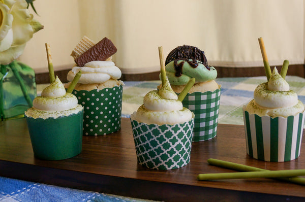 60 Small Green Quadrafoil Bake-In-Cups (mini)